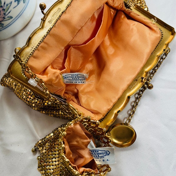 Rare Vintage Whiting and Davis gold mesh purse with accordion coin purse - Picture 7 of 9